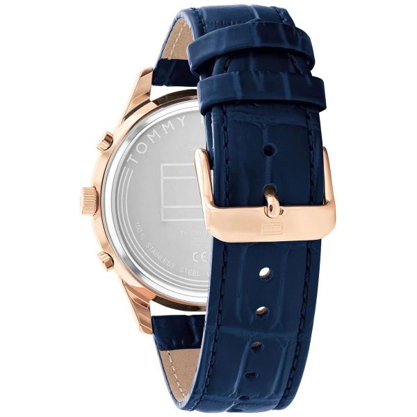 Montre homme Tommy Hilfiger Weston 44 mm réf. 1710503, cadran bleu, bracelet cuir – vue de trois-quarts