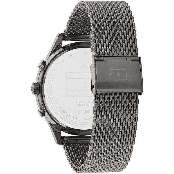 Montre homme Tommy Hilfiger Weston 44 mm réf. 1710506, cadran noir, bracelet acier – vue de trois-quarts