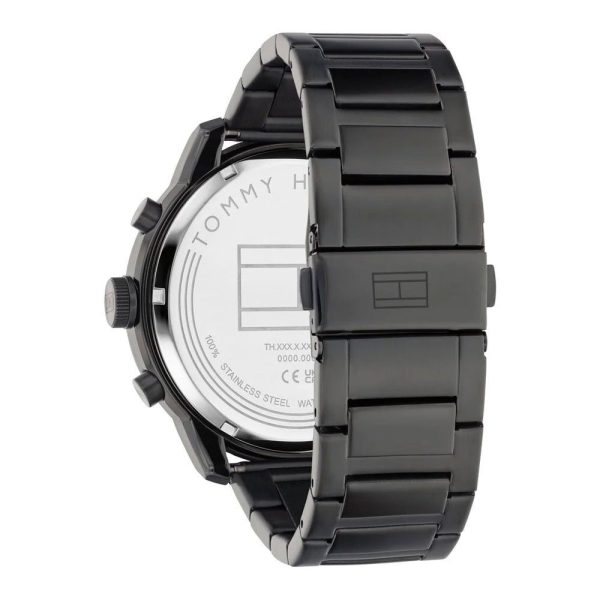 Montre homme Tommy Hilfiger Wild 50 mm réf. 1792070, cadran noir, bracelet acier – vue de trois-quarts