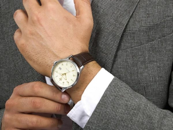 Montre mixte Maserati Sorpasso réf. R8851124004, chronographe quartz, boîtier 42 mm, acier inoxydable, cuir, verre minéral – quatrième vue